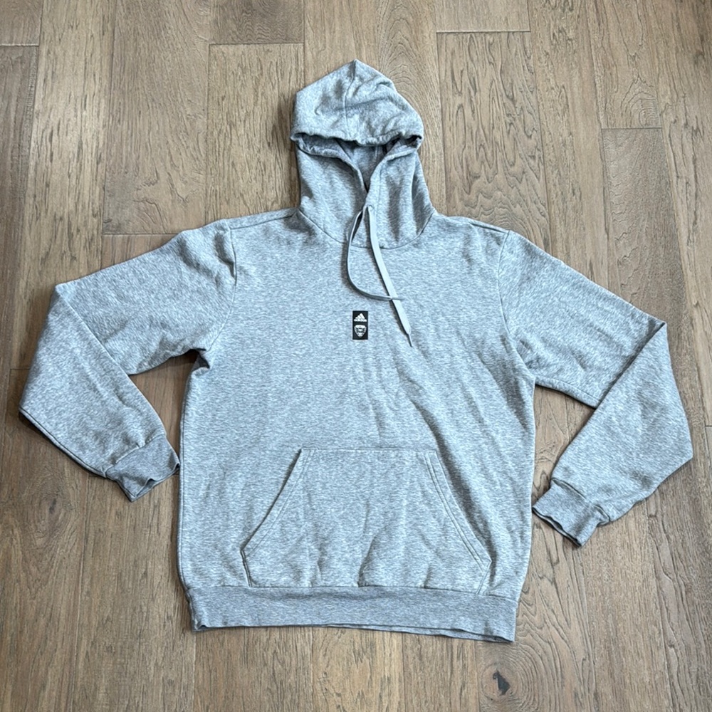 NWOT Men's D.C. Med United adidas Heathered Gray Travel Raglan Pullover Hoodie